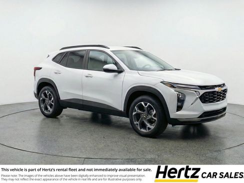 Used 2025 Chevrolet Trax LT image 1