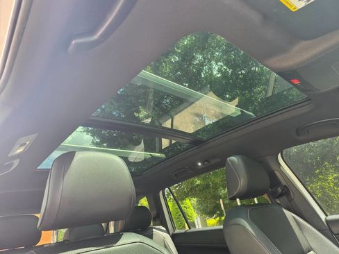 Used 2021 Volkswagen Tiguan SE R-Line image 26