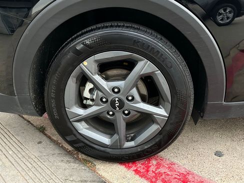 Used 2025 Kia K4 LXS image 9