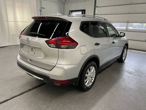 Used 2017 Nissan Rogue SV AWD/4WD image 4
