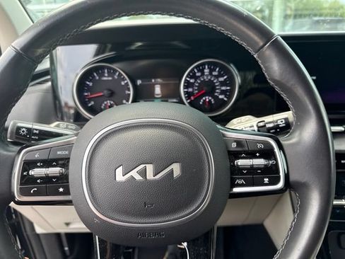 Certified 2024 Kia Carnival EX FWD image 9