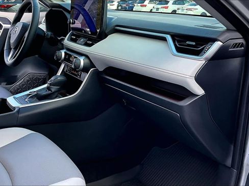 Used 2025 Toyota RAV4 Limited image 18