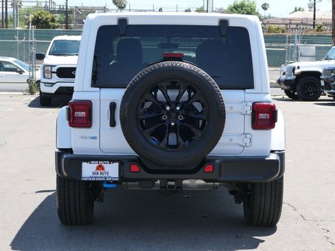 Used 2023 Jeep Wrangler Unlimited Sahara w/ Cold Weather Group AWD/4WD image 5