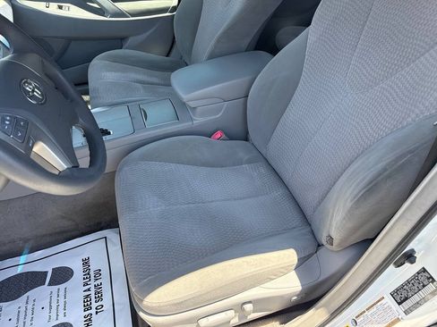 Used 2011 Toyota Camry LE FWD image 15