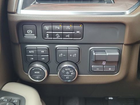 Used 2025 Chevrolet Tahoe Z71 AWD/4WD image 13