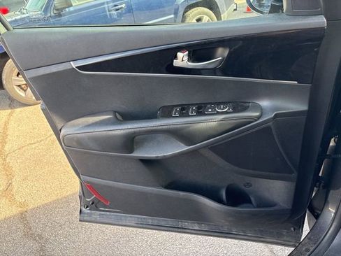 Used 2016 Kia Sorento LX w/ LX Convenience Package image 19