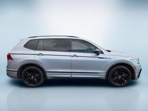 Used 2022 Volkswagen Tiguan SE R-Line AWD/4WD image 3