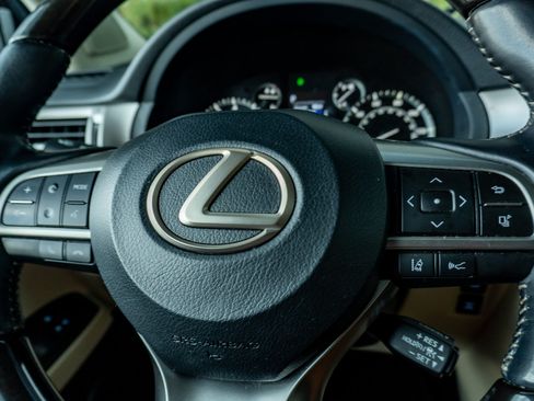 Used 2023 Lexus GX 460 Premium w/ Accessory Package AWD/4WD image 29