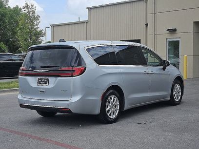 Used 2023 Chrysler Pacifica Touring-L