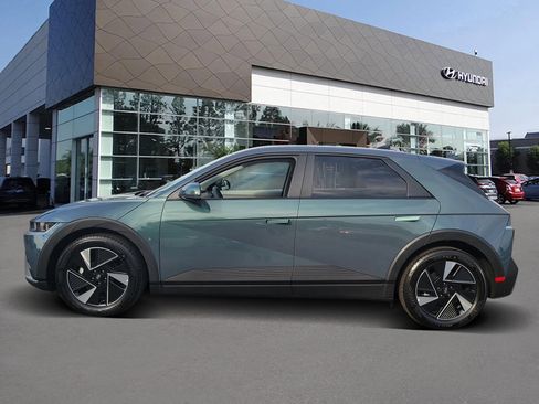 Certified 2025 Hyundai Ioniq 5 SE image 3