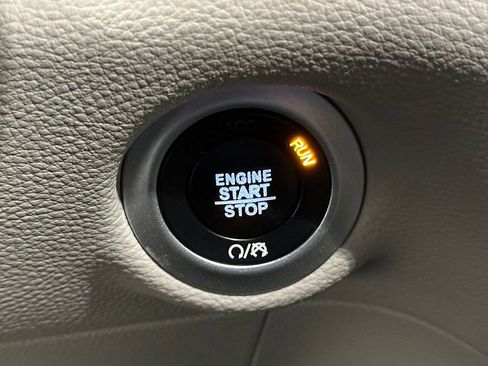Used 2022 Chrysler Pacifica Touring-L FWD image 37