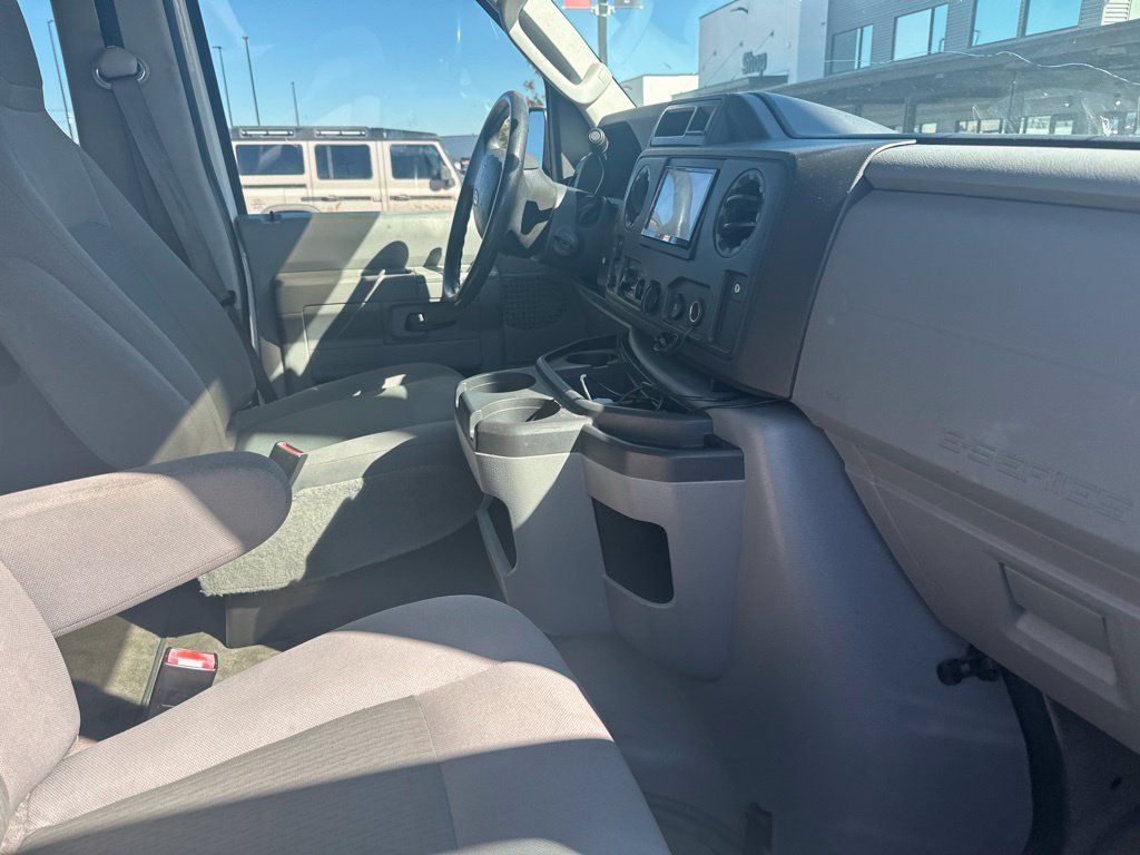 Used 2013 Ford E-350 and Econoline 350 XLT RWD image 13