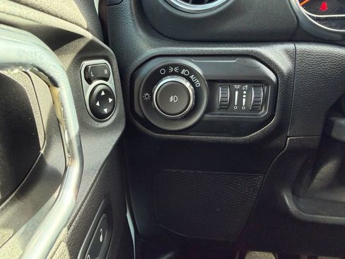 Used 2021 Jeep Wrangler Unlimited Sahara image 35