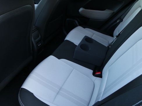 Used 2024 Hyundai Venue SEL FWD image 28