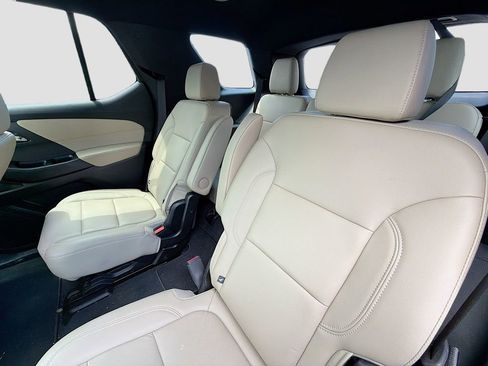 Used 2023 Chevrolet Traverse LT AWD/4WD image 9