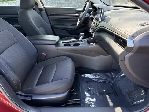 Used 2025 Nissan Altima 2.5 SV FWD image 25
