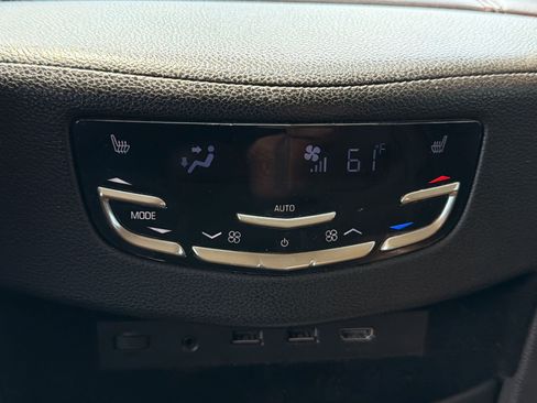 Used 2018 Cadillac Escalade Premium Luxury RWD image 19