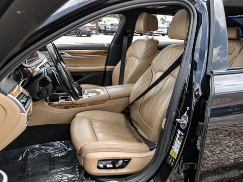 Used 2019 BMW 750i xDrive w/ M Sport Package AWD/4WD image 38