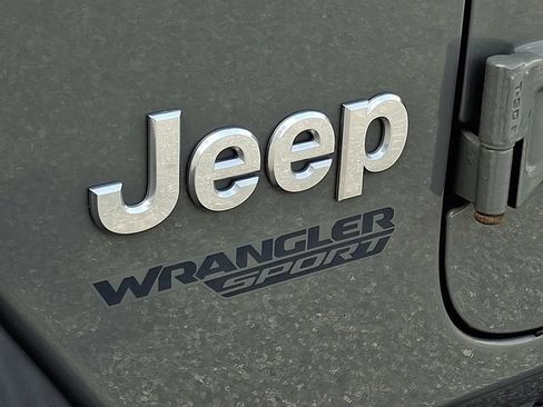 Used 2019 Jeep Wrangler Sport AWD/4WD image 29