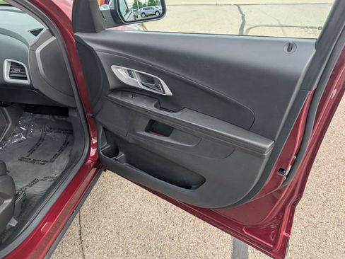Used 2017 Chevrolet Equinox Premier FWD image 4