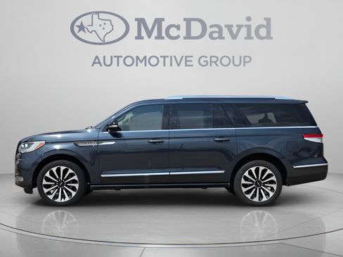 Used 2024 Lincoln Navigator L Reserve AWD/4WD image 2