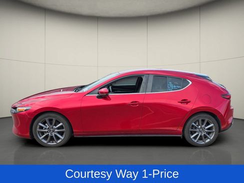 Used 2020 MAZDA MAZDA3 Hatchback FWD image 5