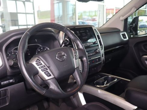 Used 2021 Nissan Titan SV w/ SV Convenience Package AWD/4WD image 16