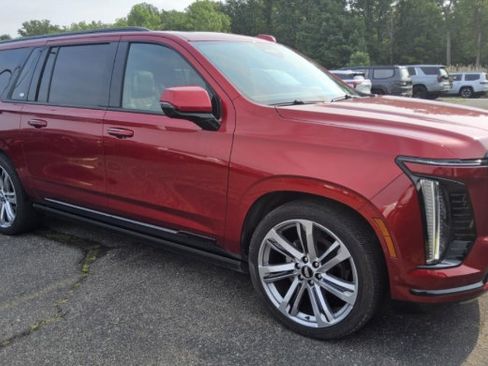 Used 2025 Cadillac Escalade ESV Sport Platinum AWD/4WD image 5