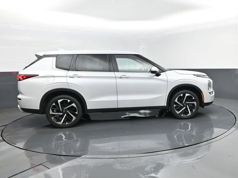 Used 2023 Mitsubishi Outlander SE AWD/4WD image 4