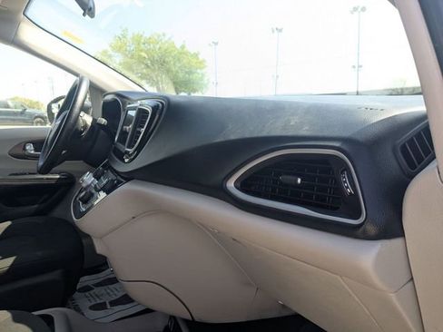 Used 2021 Chrysler Voyager LX FWD image 35