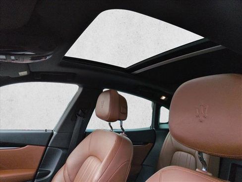 Used 2018 Maserati Levante image 16