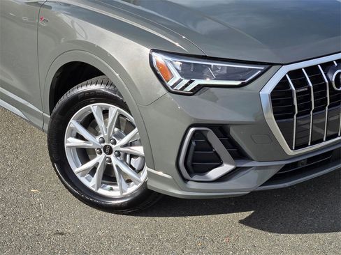 New 2025 Audi Q3 2.0T Premium image 9