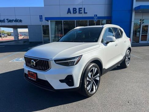 Used 2025 Volvo XC40 B5 Plus AWD/4WD image 31