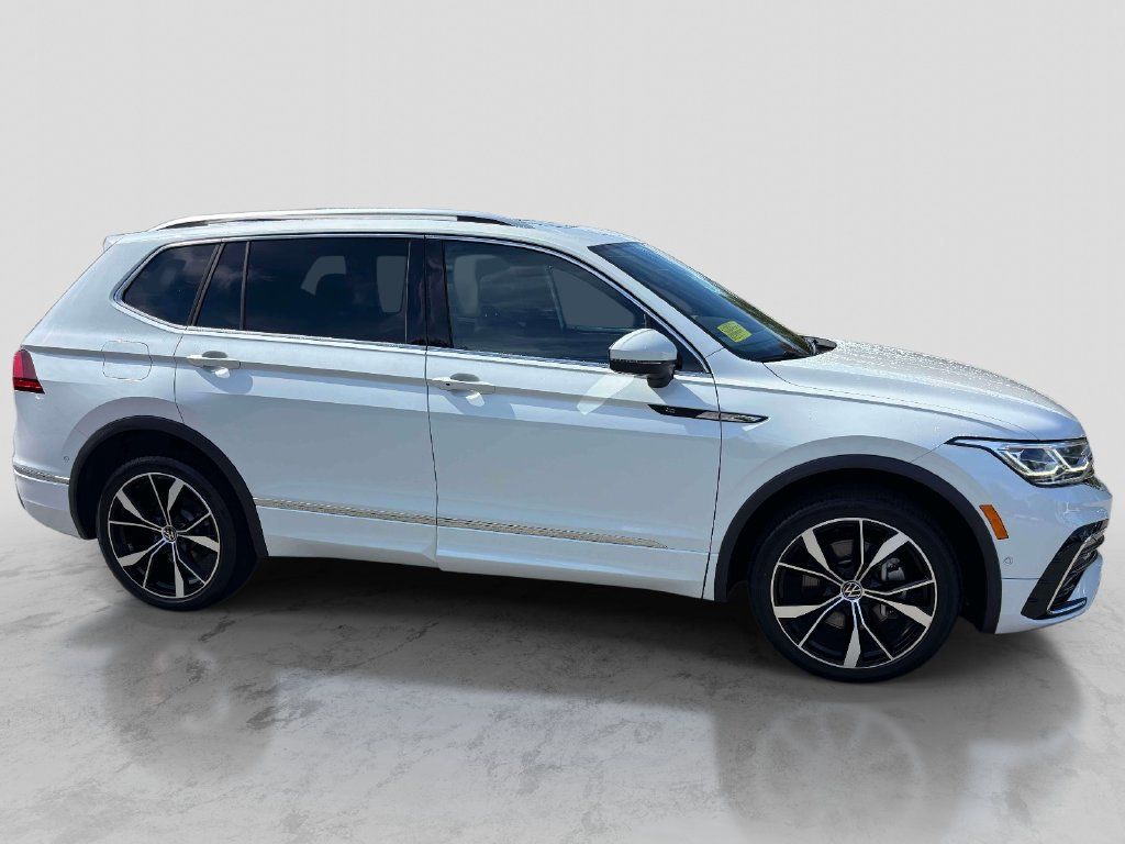 Used 2023 Volkswagen Tiguan SEL R-Line AWD/4WD image 6
