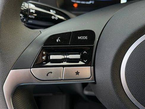 Certified 2025 Hyundai Elantra SE w/ Cargo Package image 15