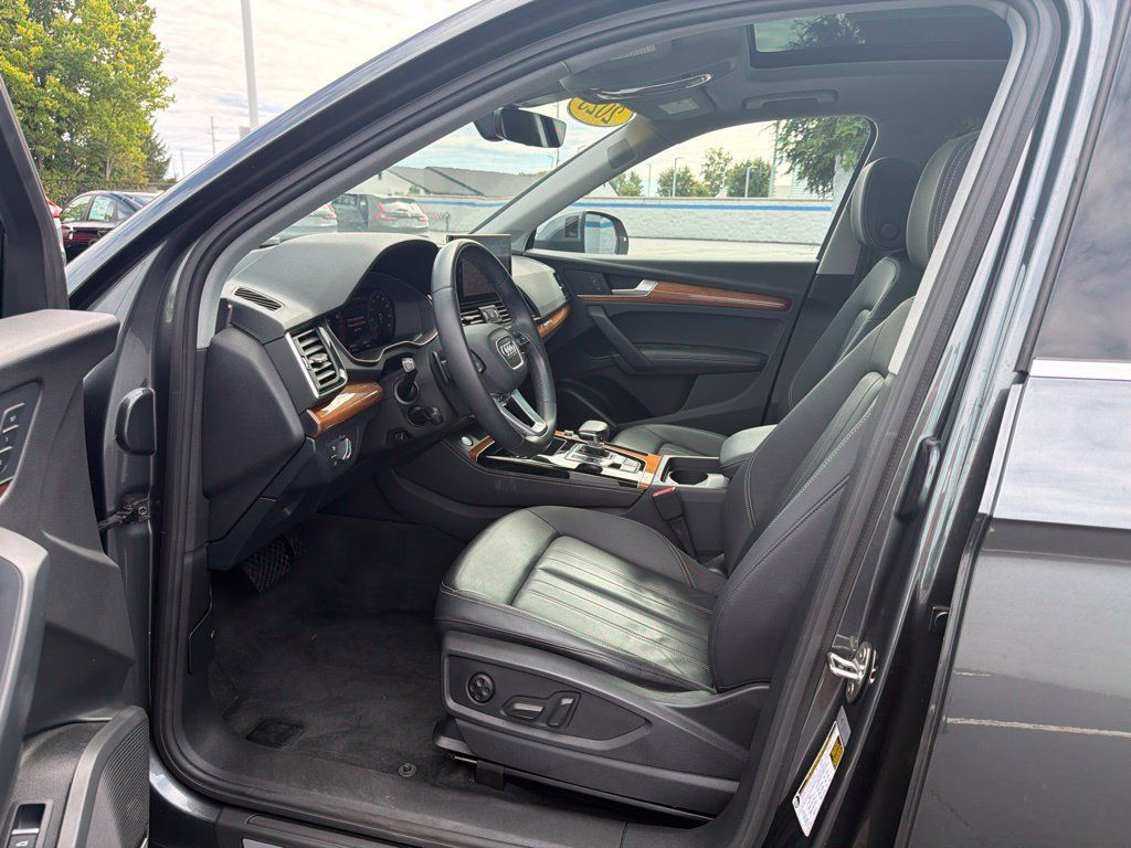 Used 2023 Audi Q5 2.0T Premium Plus w/ Premium Plus Package AWD/4WD image 19