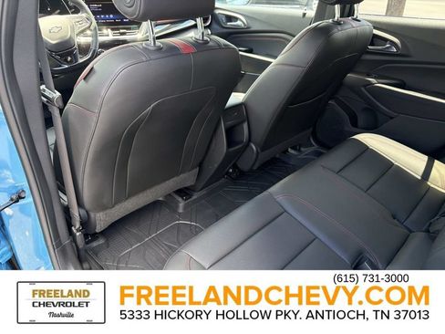 Used 2025 Chevrolet Trax RS w/ Sunroof Package FWD image 17