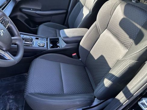 Used 2024 Mitsubishi Outlander ES image 15