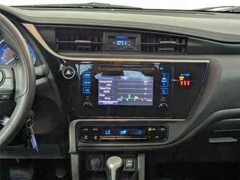 Used 2018 Toyota Corolla LE image 33