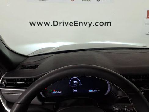 Used 2024 Jeep Grand Cherokee Laredo w/ Luxury Tech Group I AWD/4WD image 23