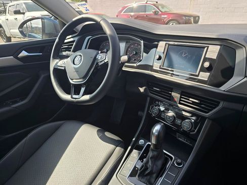 Used 2020 Volkswagen Jetta SE w/ SE Cold Weather Package FWD image 12