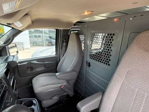 Used 2015 GMC Savana 2500 RWD image 13