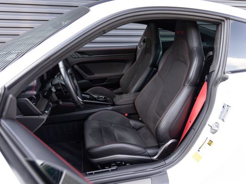 Certified 2025 Porsche 911 Carrera GTS RWD image 5