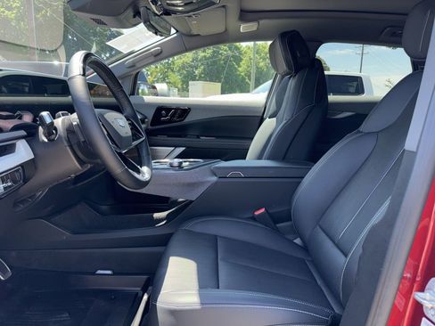 Used 2025 Cadillac Optiq Sport 2 w/ LPO, Floor Liner Package AWD/4WD image 9
