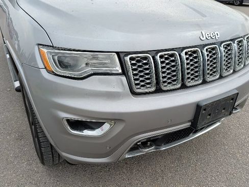 Used 2017 Jeep Grand Cherokee Overland w/ Jeep Active Safety Group AWD/4WD image 12