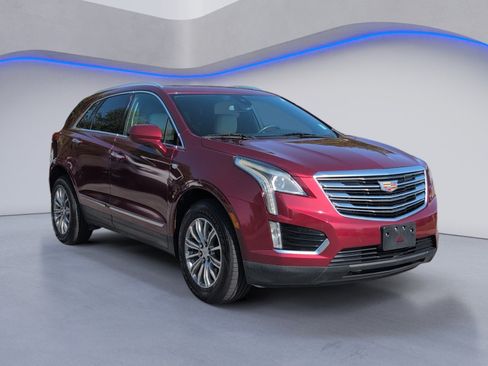 Used 2017 Cadillac XT5 Luxury w/ Driver Awareness Package FWD image 8