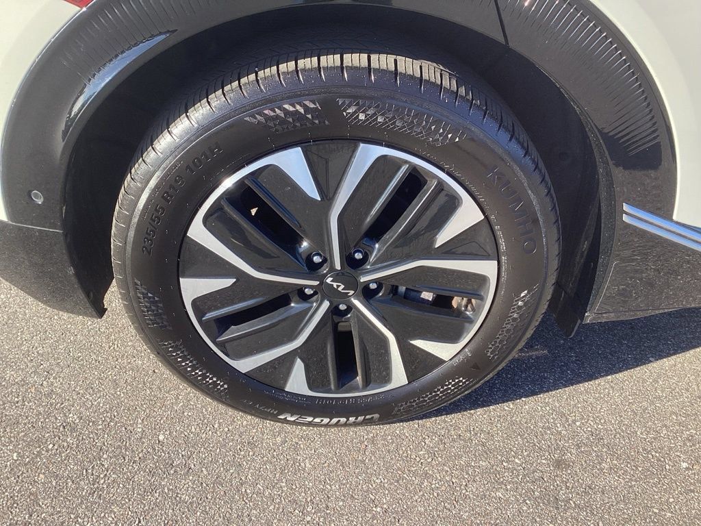 Used 2024 Kia EV6 Wind w/ Wind Technology Package AWD/4WD image 9