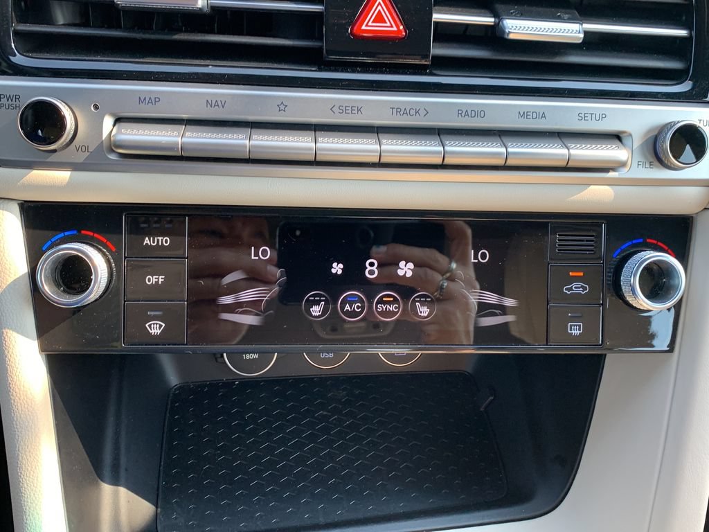 Certified 2026 Genesis G70 2.5T RWD image 28