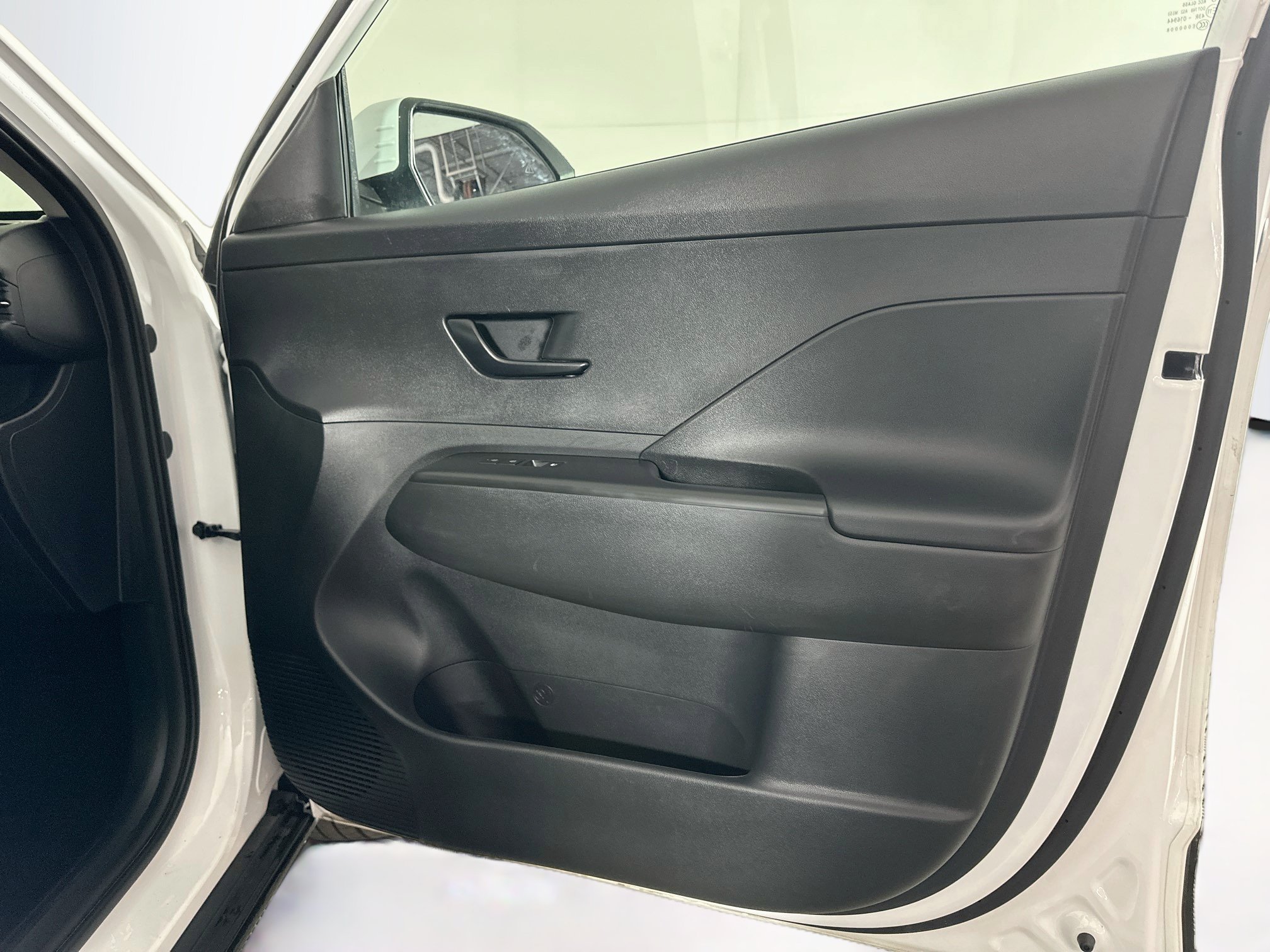 Used 2025 Hyundai Kona SEL FWD image 30