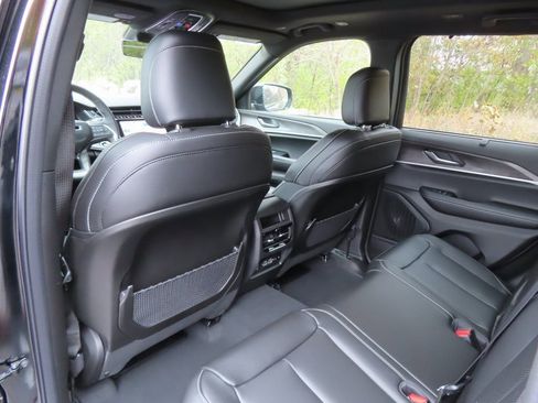 New 2025 Jeep Grand Cherokee Limited w/ Luxury Tech Group II image 23